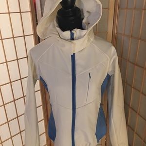 Denali - wt/ blu jacket.💦💧